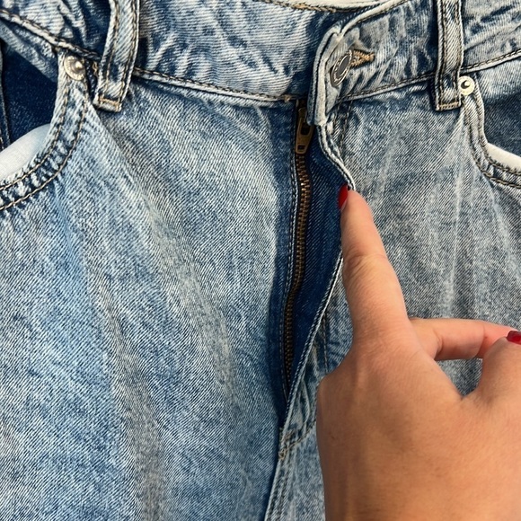 Dynamite High Waisted Wide Leg Raw Hem Light Wash Jeans size 28 - Picture 5 of 10